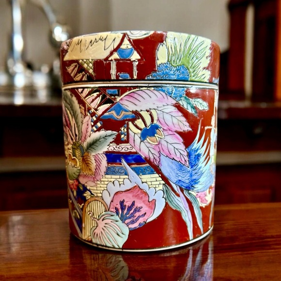 Vintage Chinese Porcelain Lidded Ginger Jar/Tea Canister Hand Decorated in Macau - Picture 8 of 16